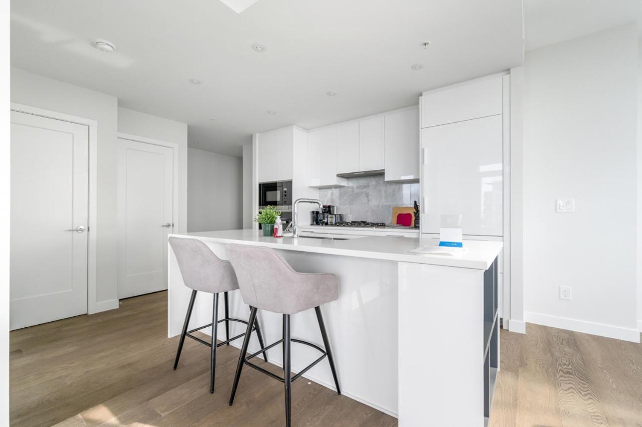 Urban Oasis: Stylish Apartment Retreat At Ubc Vancouver Exterior foto